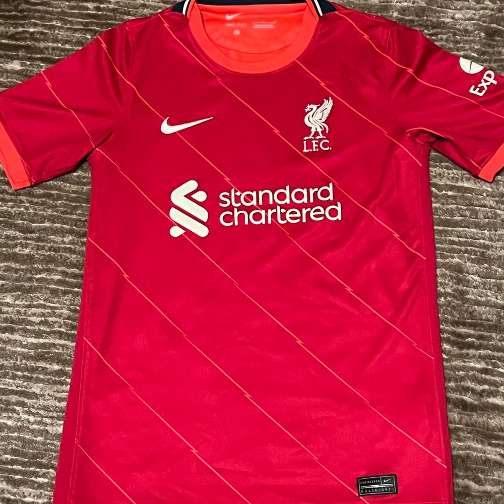 Boys Liverpool jersey size large Nike
